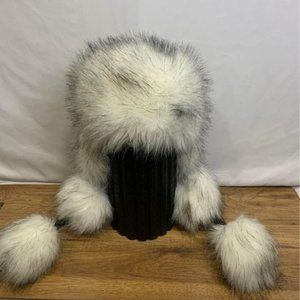 Womans faux fur winter hat. Fleece lined. White/black. Pom Pom details. Covers